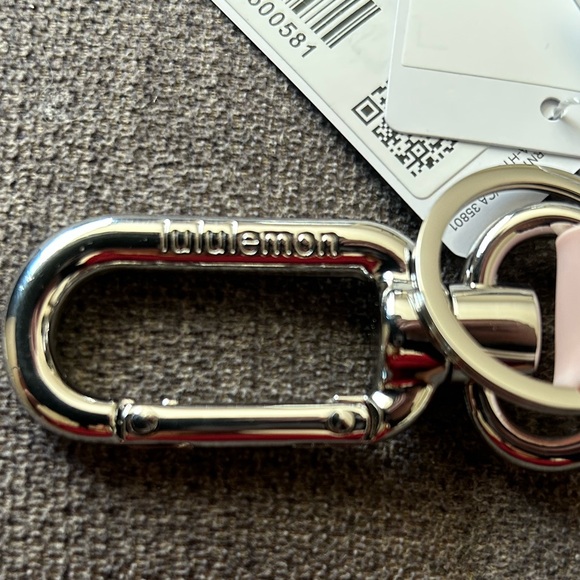 Lululemon Never Lost Keychain - Wordmark - Picture 5 of 7
